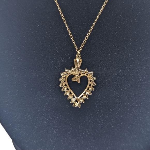 10kt Solid Yellow Gold Diamond Accent Heart Pendant with 10kt YG Chain 1.78g - Picture 14 of 15